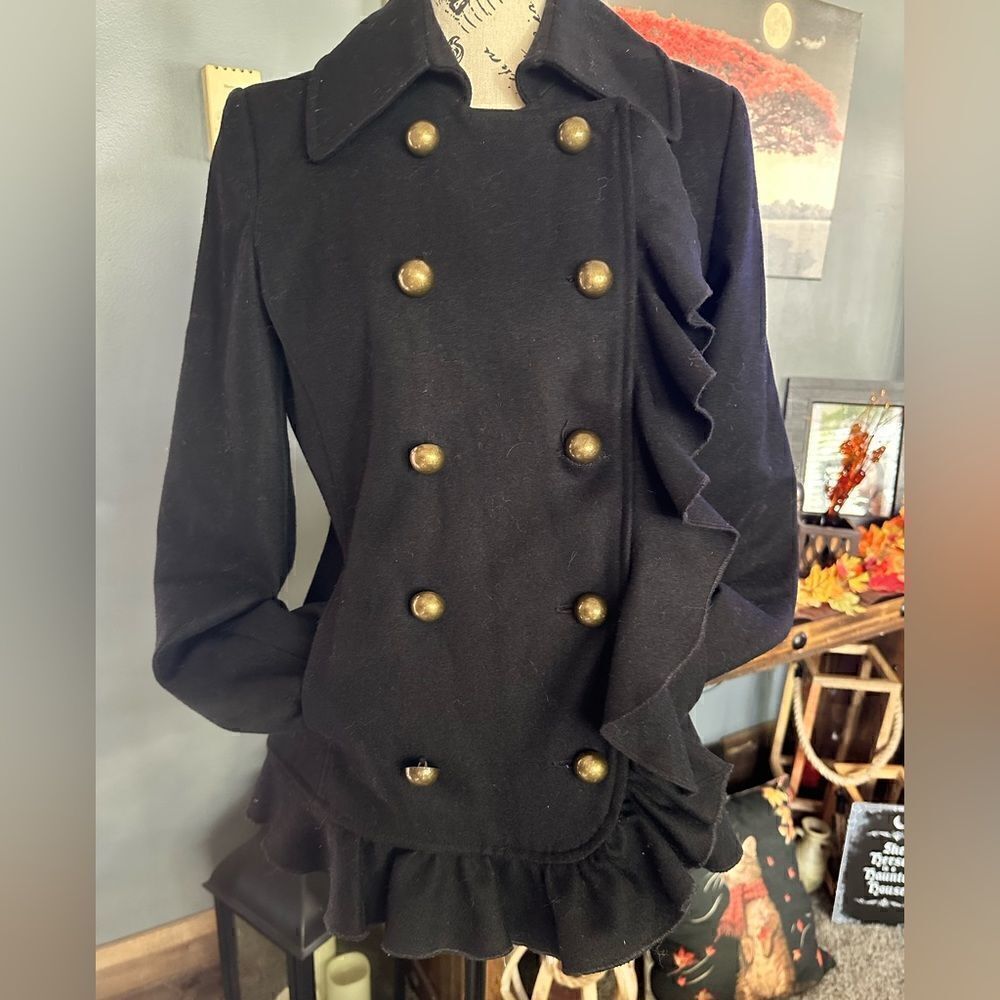 DKNY Wool coat with ruffled trim, pockets and oversized buttons.Size 2 - Picture 12 of 13